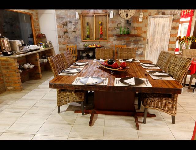 1,629M² GUESTHOUSE FOR SALE IN WEST ACRES EXT 2